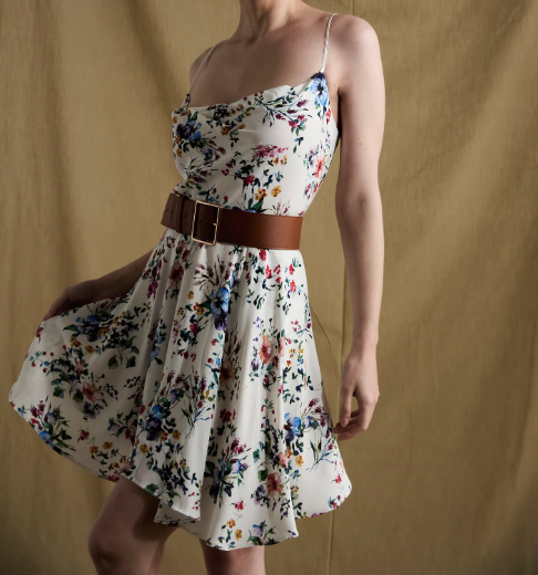 Weißes Minikleid mit Blumenmuster